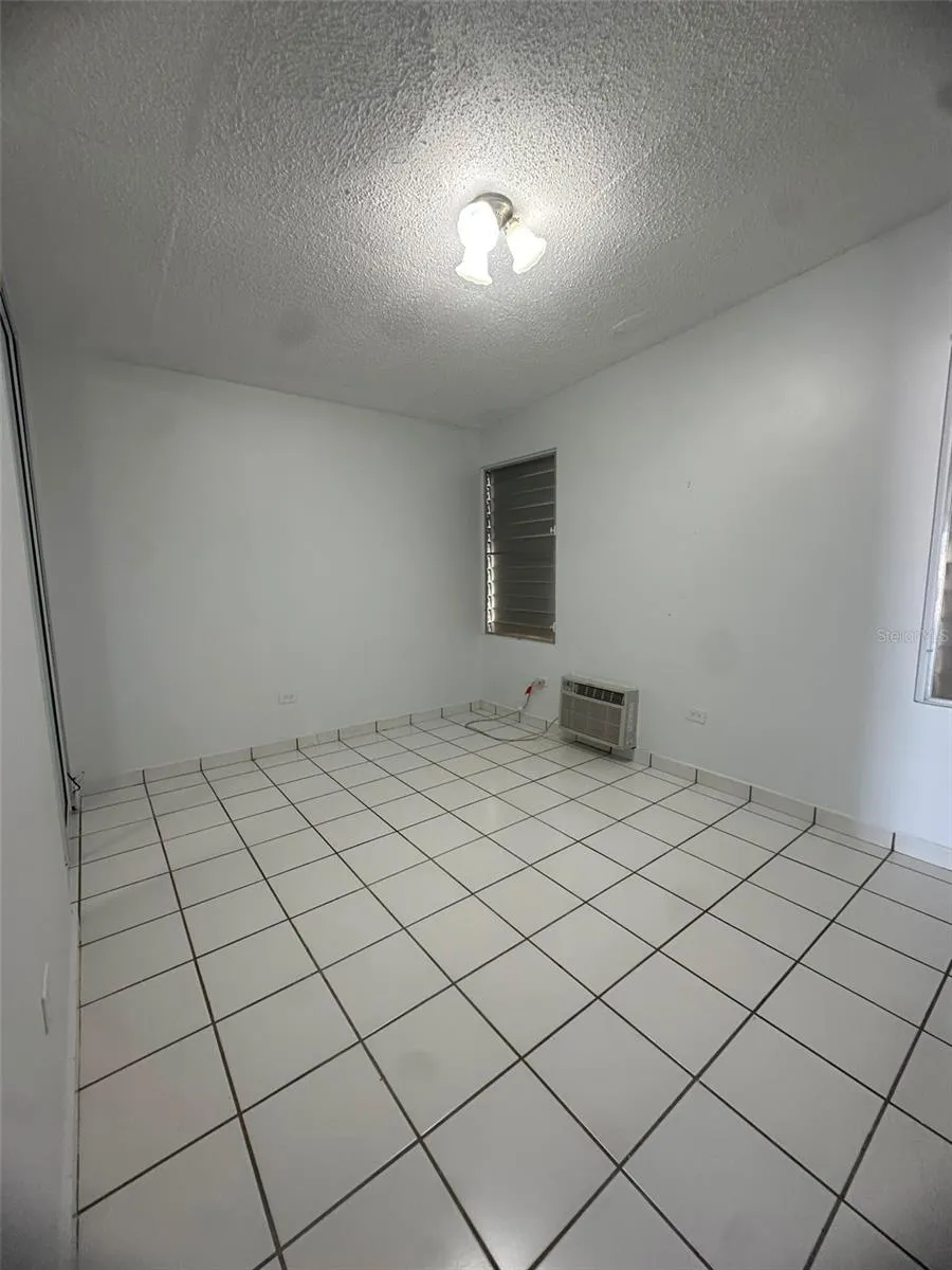 7 JARDINES DE COUNTRY CLUB DEV. #B-14 Carolina, PR 00983