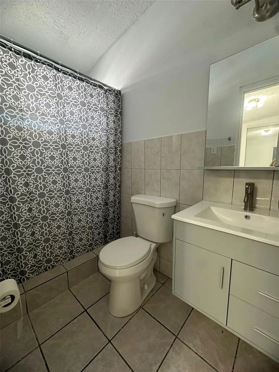 7 JARDINES DE COUNTRY CLUB DEV. #B-14 Carolina, PR 00983