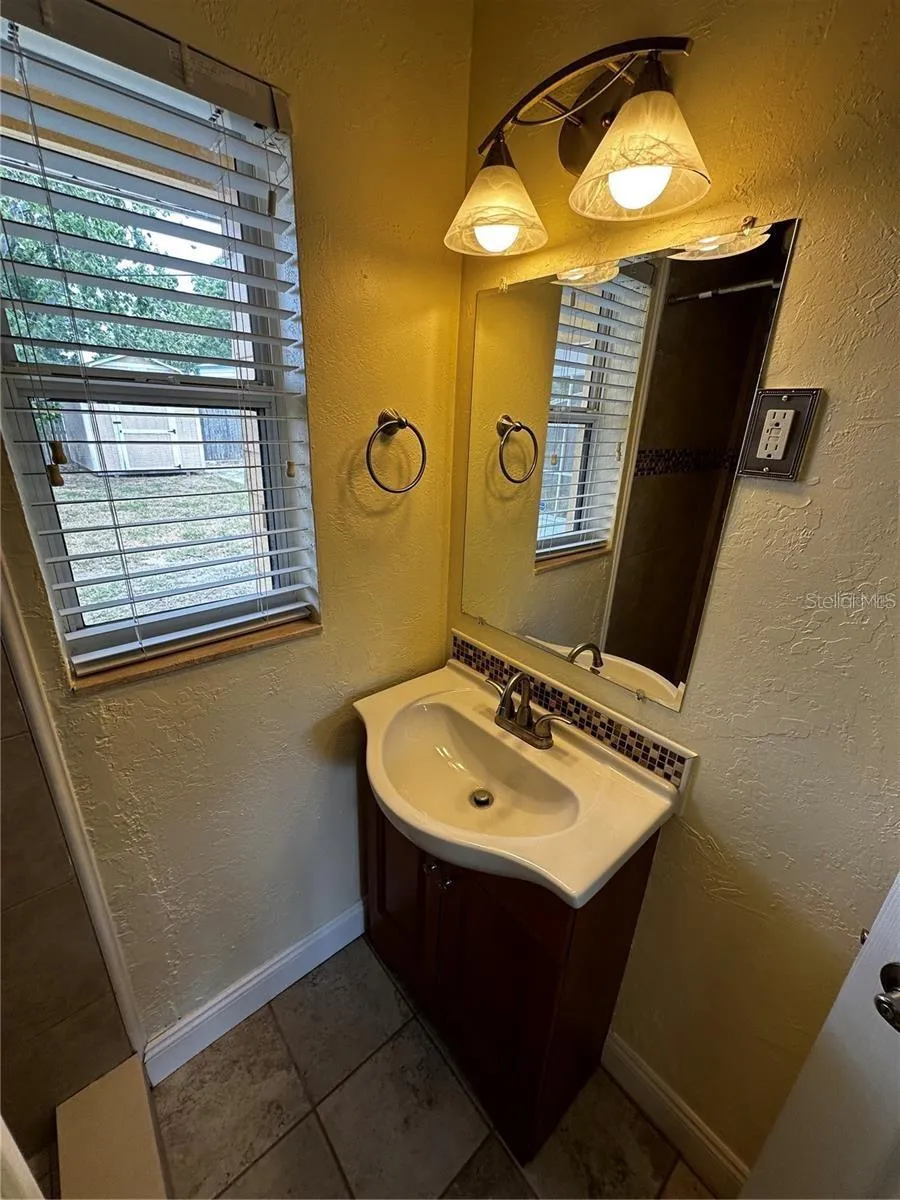 8933 NARCISSUS AVENUE Seminole, FL 33777
