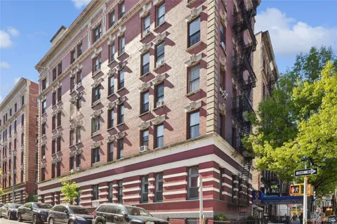 4260 Broadway #202