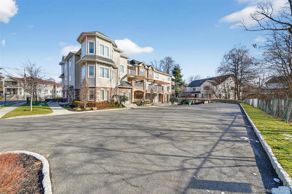 2 Bluefield Drive #103 Spring Valley, NY 10977