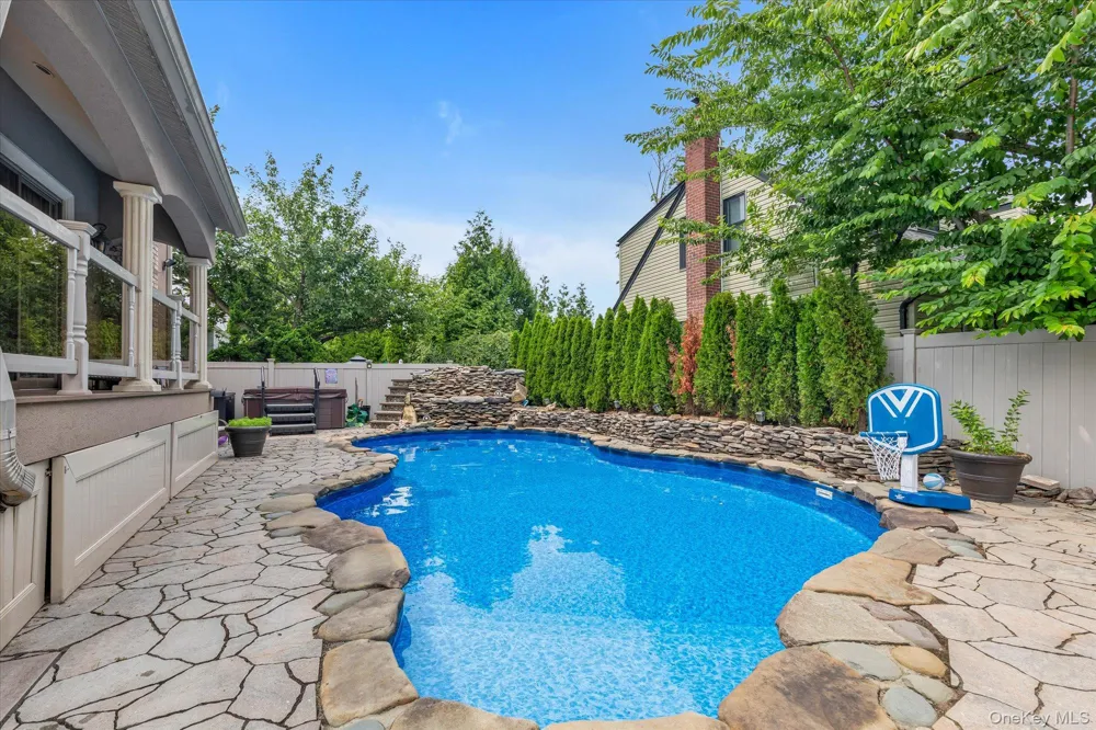 1789 Stuyvesant Avenue Merrick, NY 11566