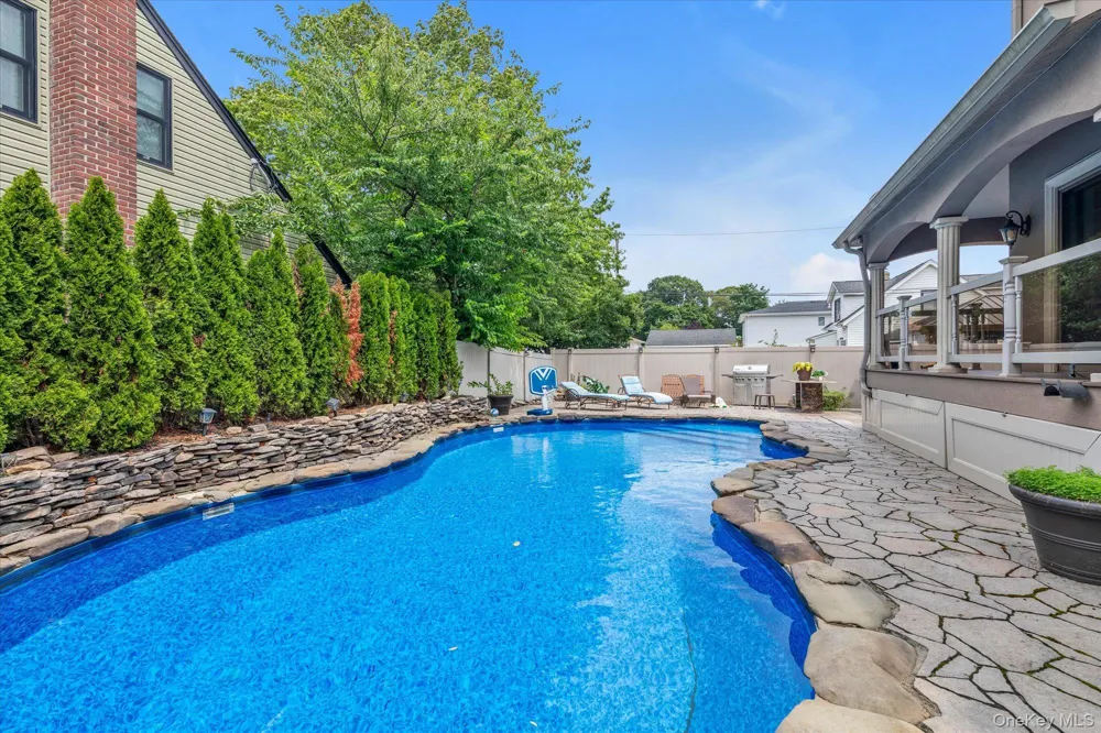 1789 Stuyvesant Avenue Merrick, NY 11566