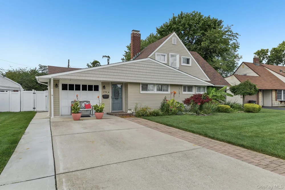 170 Tardy Lane S Wantagh, NY 11793