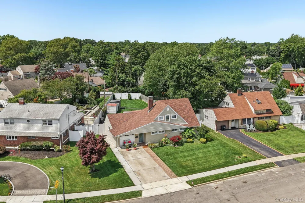 170 Tardy Lane S Wantagh, NY 11793