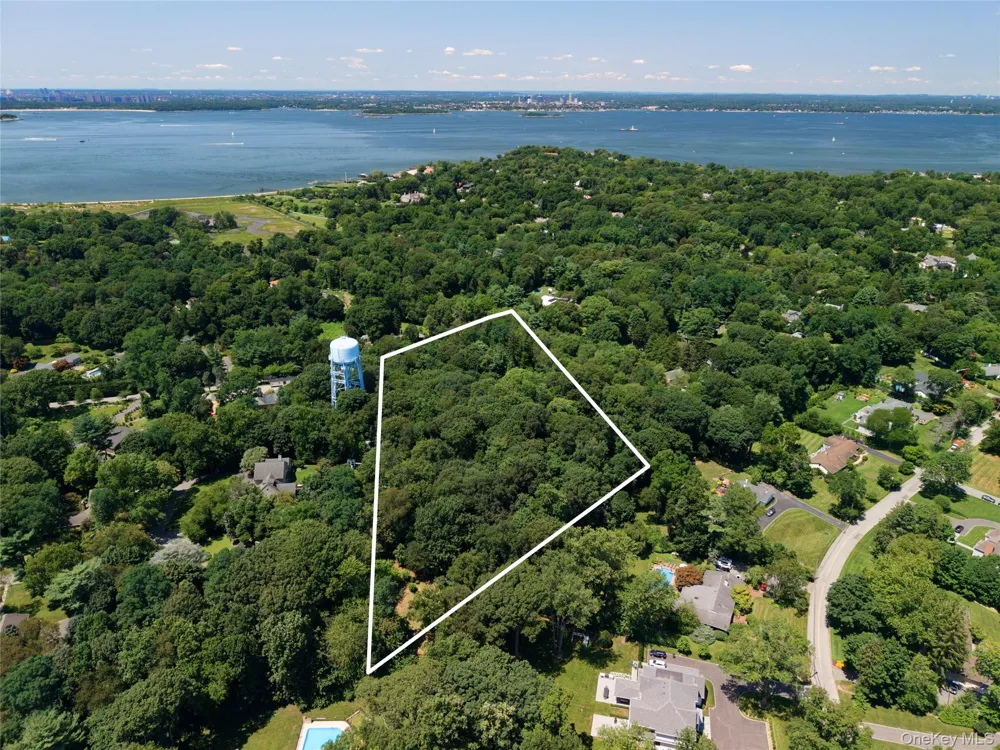 20 Tibbits Lane Sands Point, NY 11050