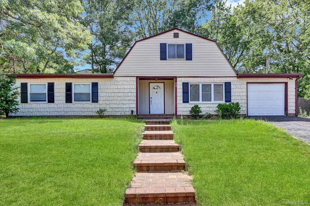 54 College Hills Drive Farmingville, NY 11738