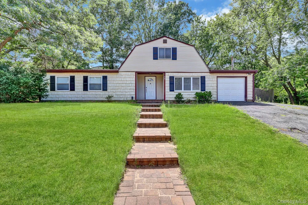 54 College Hills Drive Farmingville, NY 11738
