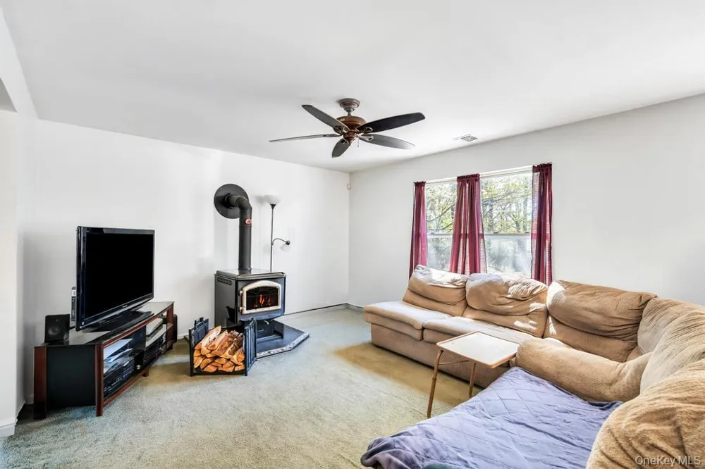 32 Prince Road Rocky Point, NY 11778