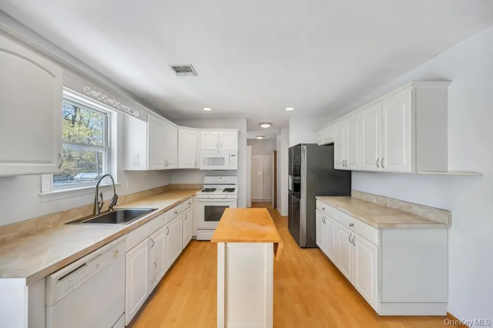 32 Prince Road Rocky Point, NY 11778