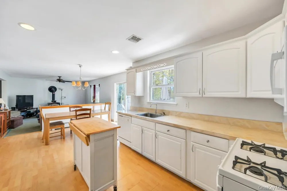 32 Prince Road Rocky Point, NY 11778
