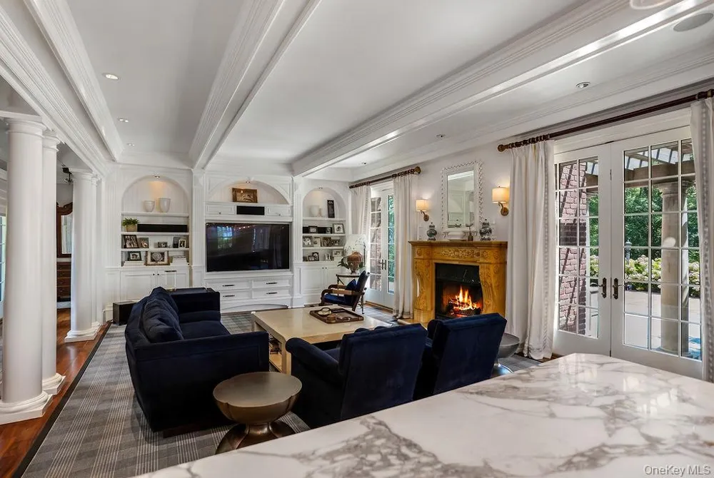 18 Gwynne Road Melville, NY 11747