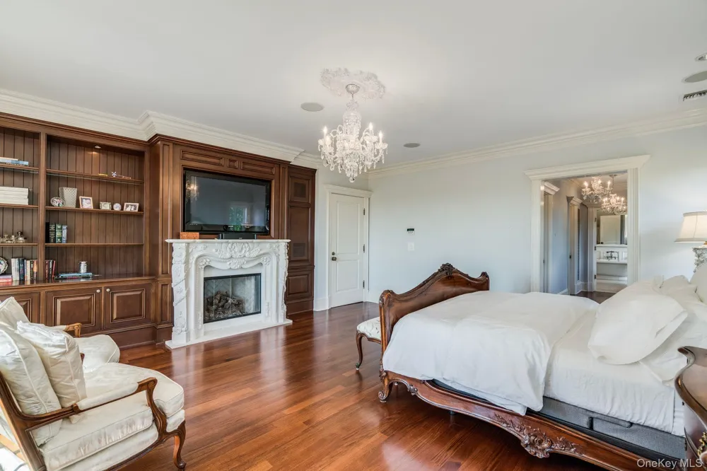 18 Gwynne Road Melville, NY 11747