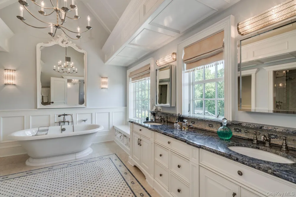 18 Gwynne Road Melville, NY 11747