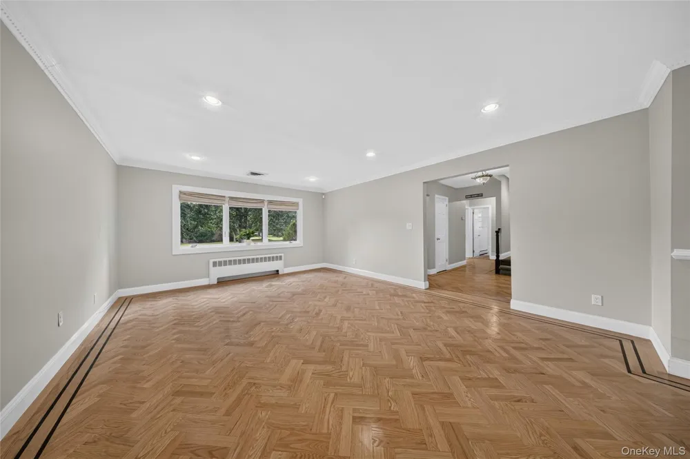 17 Maxwell Road Garden City, NY 11530