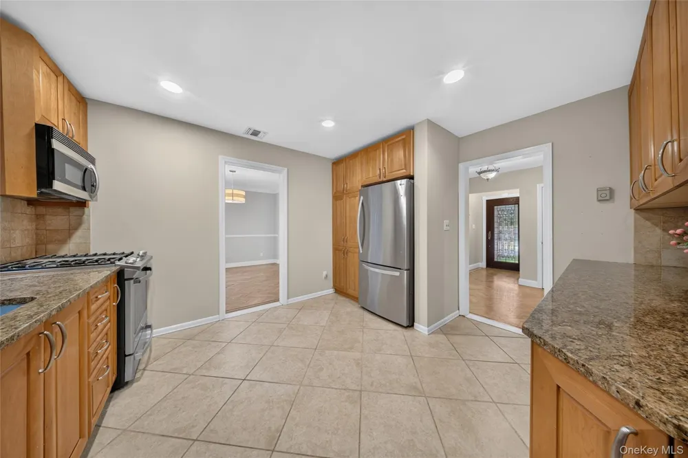 17 Maxwell Road Garden City, NY 11530