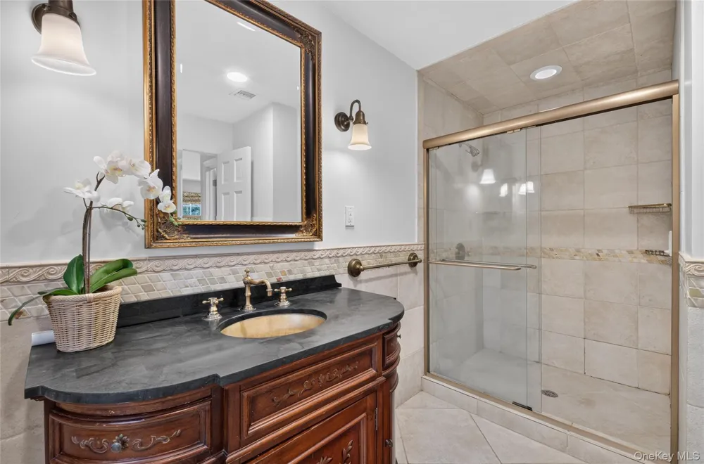 17 Maxwell Road Garden City, NY 11530