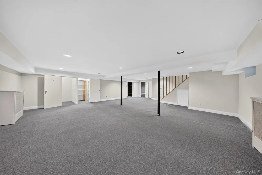 17 Maxwell Road Garden City, NY 11530