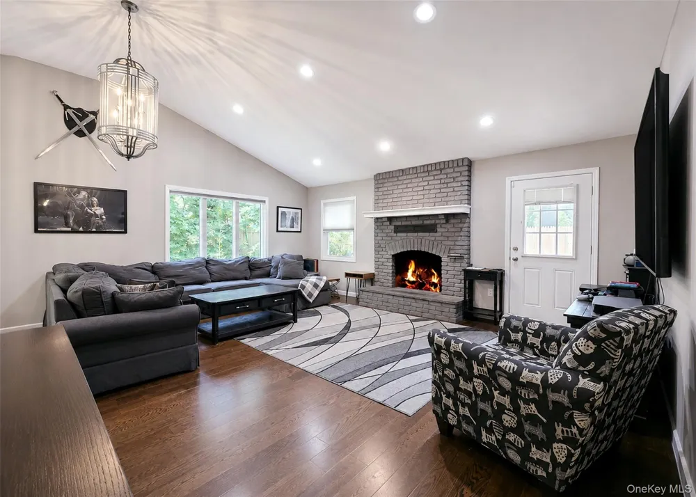 19 Pennaquid Road Coram, NY 11727