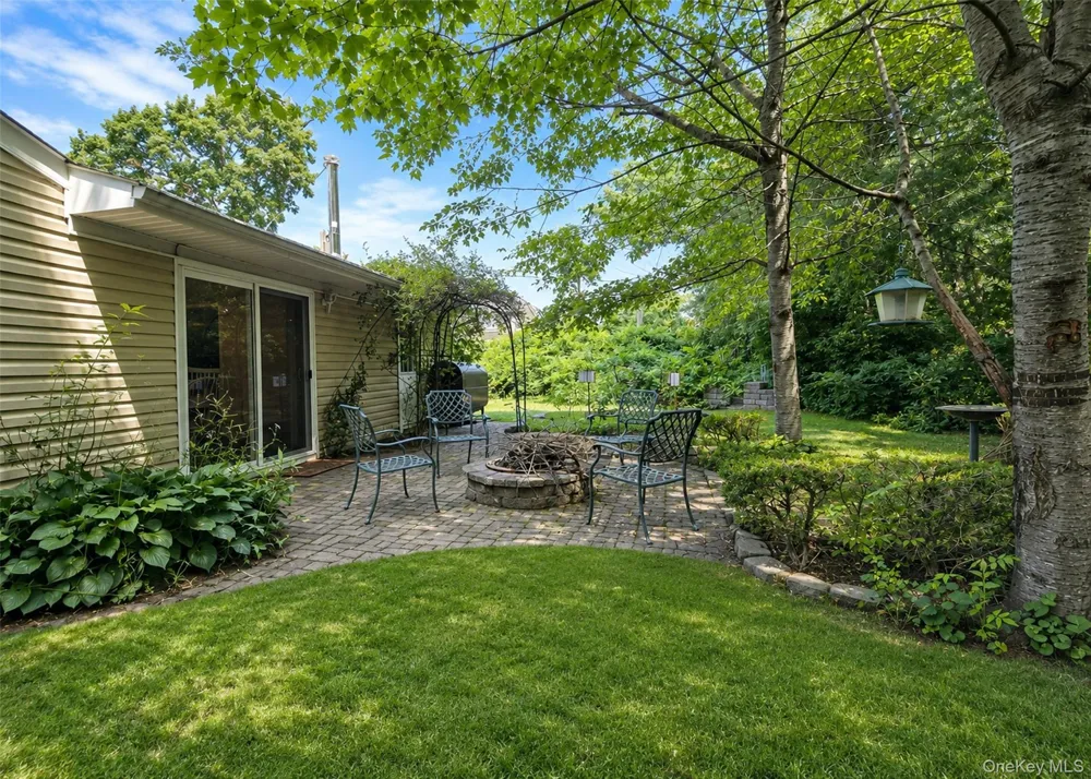 19 Pennaquid Road Coram, NY 11727