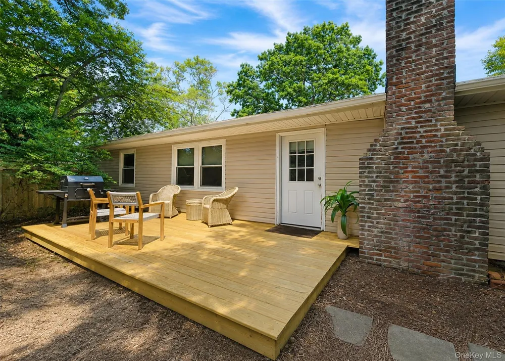 19 Pennaquid Road Coram, NY 11727