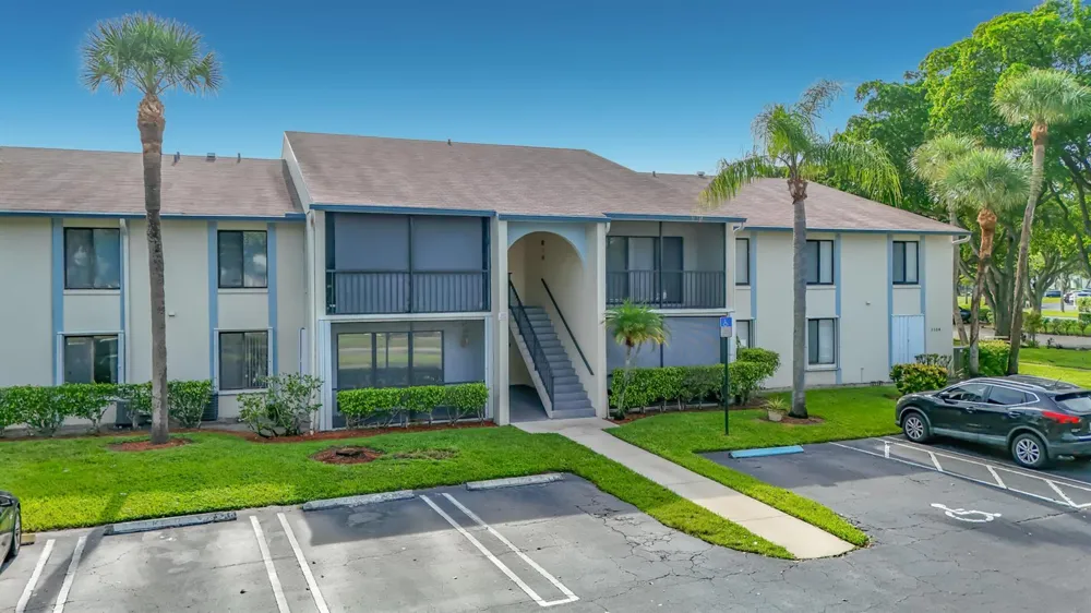 1104 GREEN PINE #E1 West Palm Beach, FL 33409
