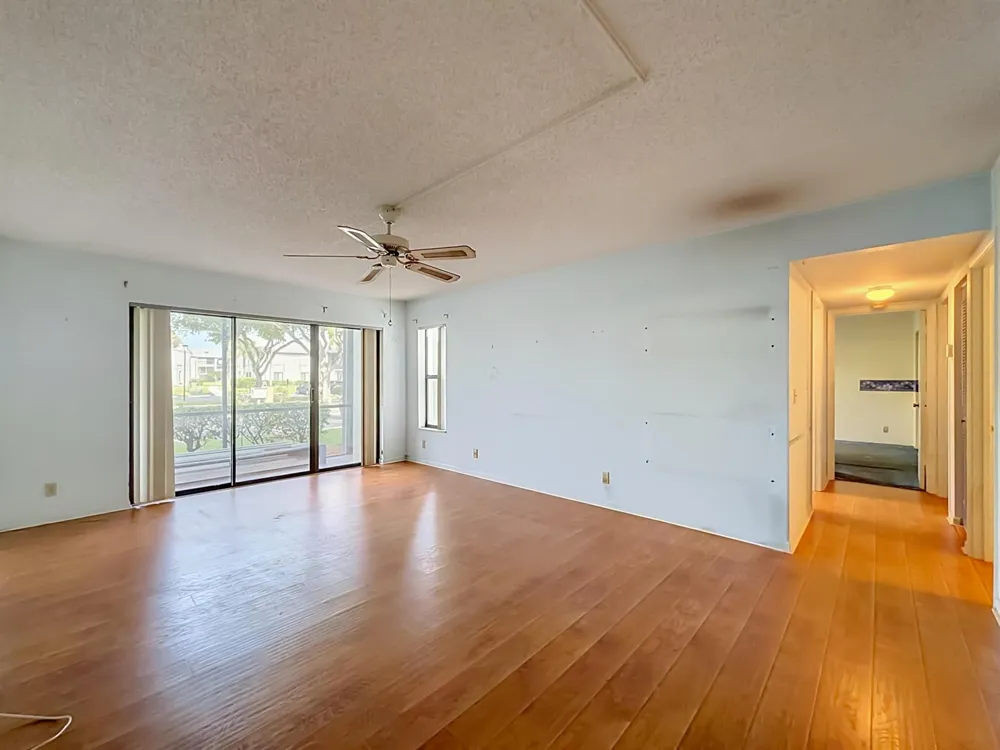 1104 GREEN PINE #E1 West Palm Beach, FL 33409