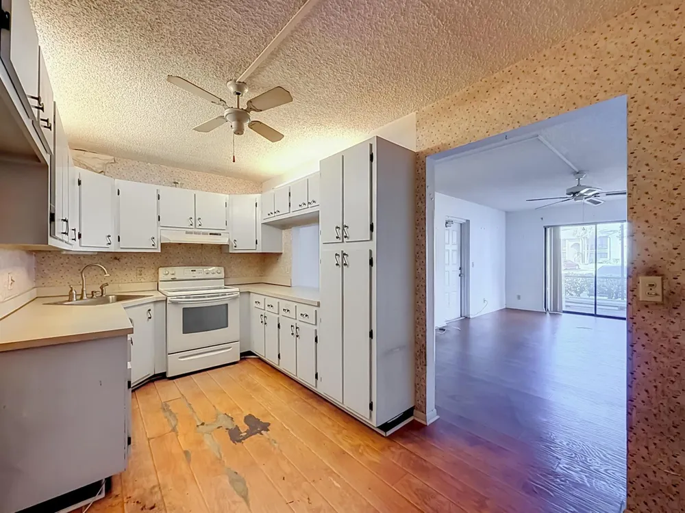 1104 GREEN PINE #E1 West Palm Beach, FL 33409