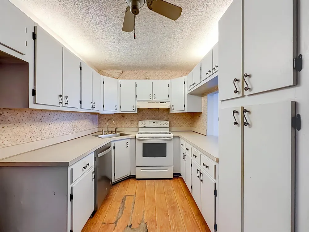 1104 GREEN PINE #E1 West Palm Beach, FL 33409