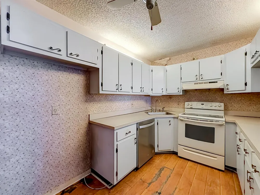 1104 GREEN PINE #E1 West Palm Beach, FL 33409