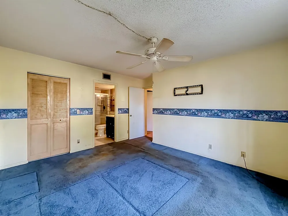 1104 GREEN PINE #E1 West Palm Beach, FL 33409