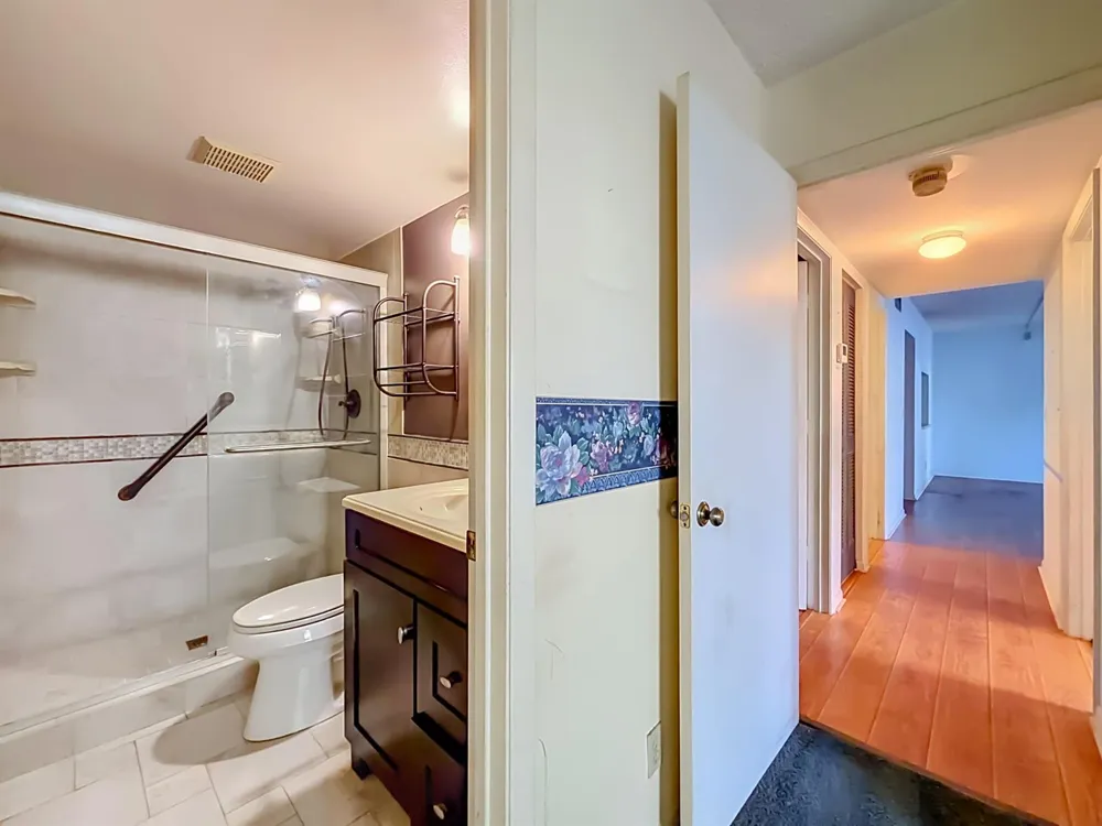 1104 GREEN PINE #E1 West Palm Beach, FL 33409