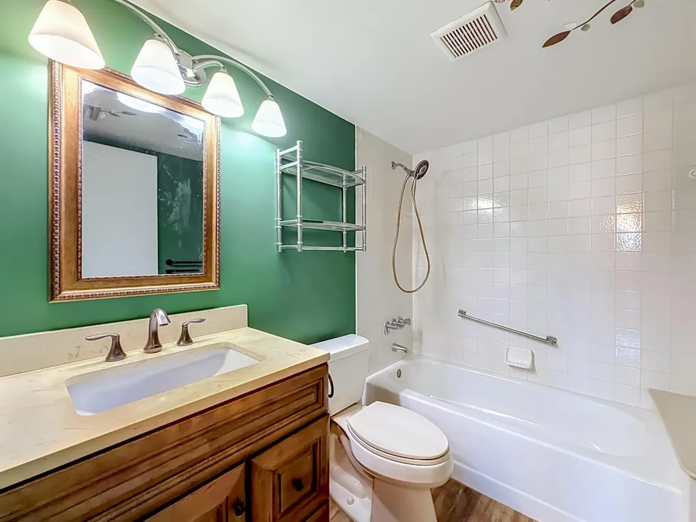 1104 GREEN PINE #E1 West Palm Beach, FL 33409