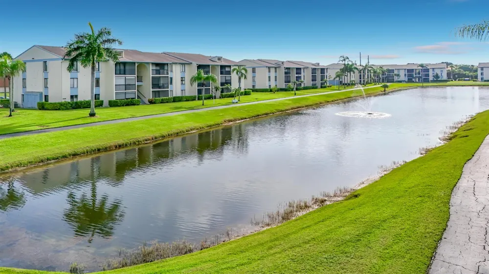 1104 GREEN PINE #E1 West Palm Beach, FL 33409