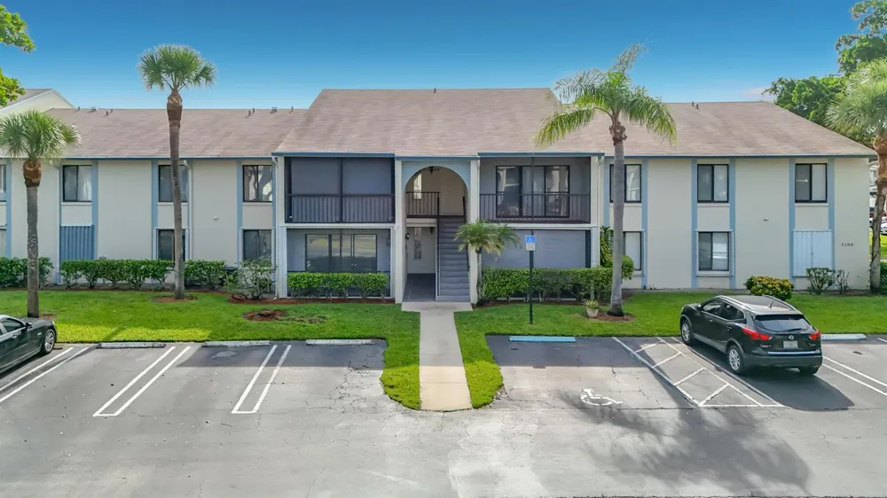 1104 GREEN PINE #E1 West Palm Beach, FL 33409