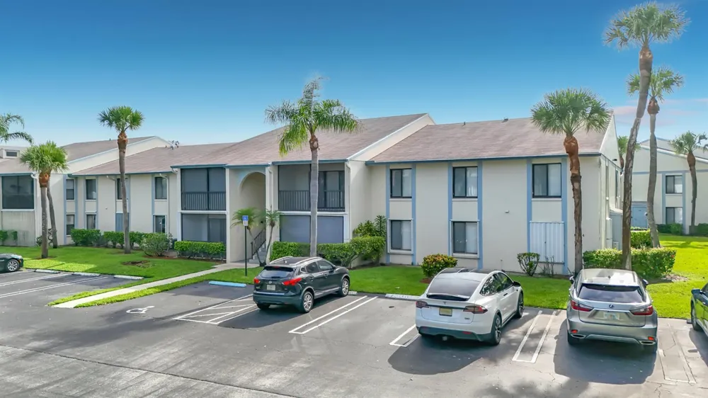 1104 GREEN PINE #E1 West Palm Beach, FL 33409