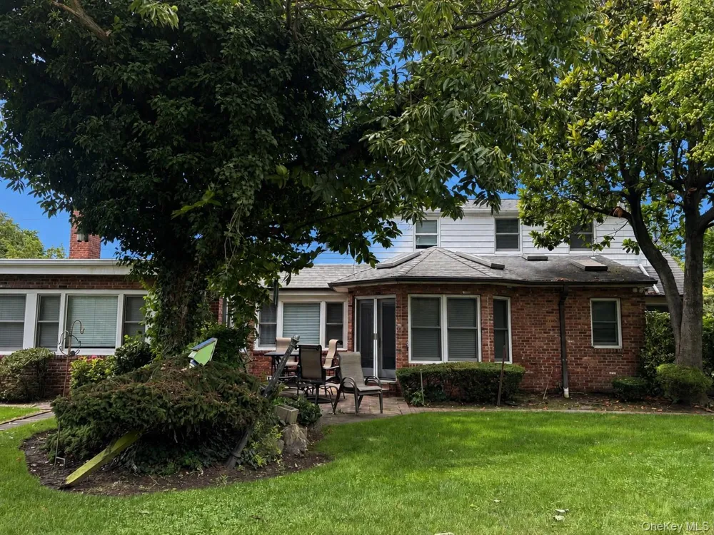 126 Hillside Avenue Manhasset, NY 11030