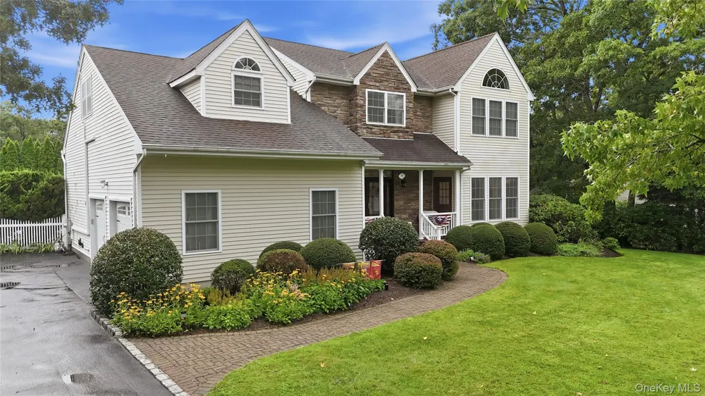 4 Wood Hollow Drive Westhampton, NY 11977