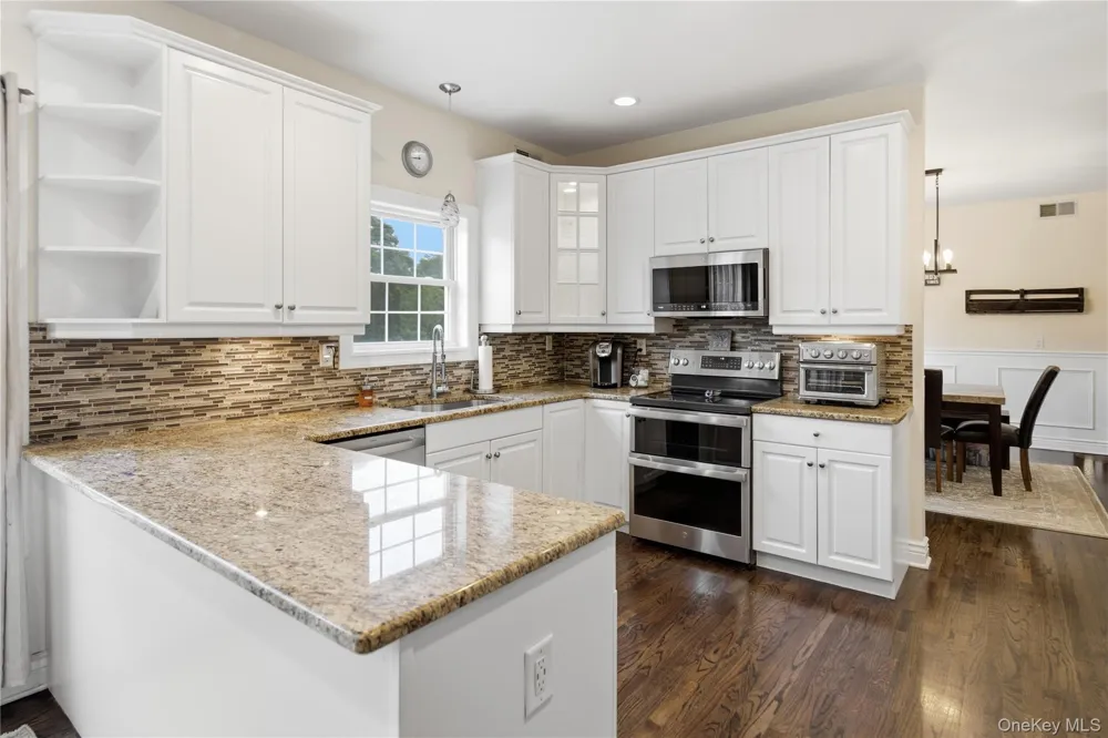 4 Wood Hollow Drive Westhampton, NY 11977