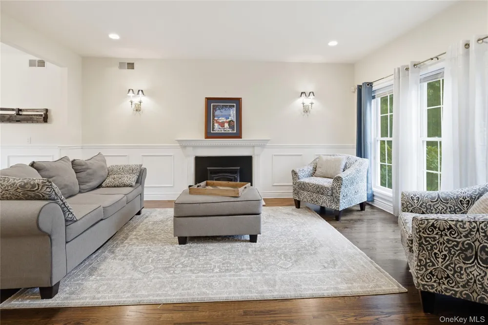 4 Wood Hollow Drive Westhampton, NY 11977