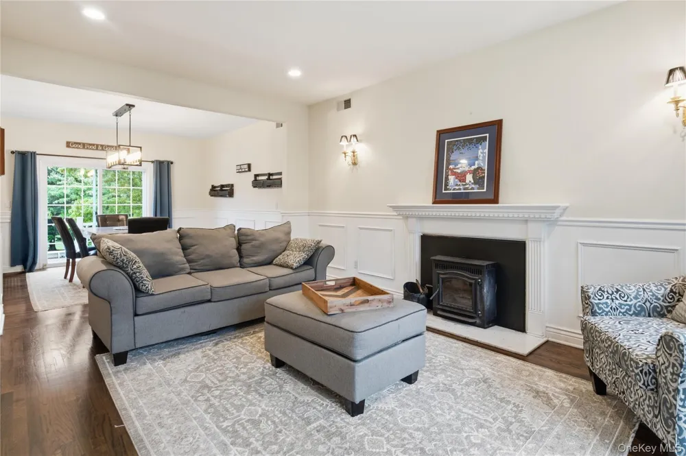 4 Wood Hollow Drive Westhampton, NY 11977