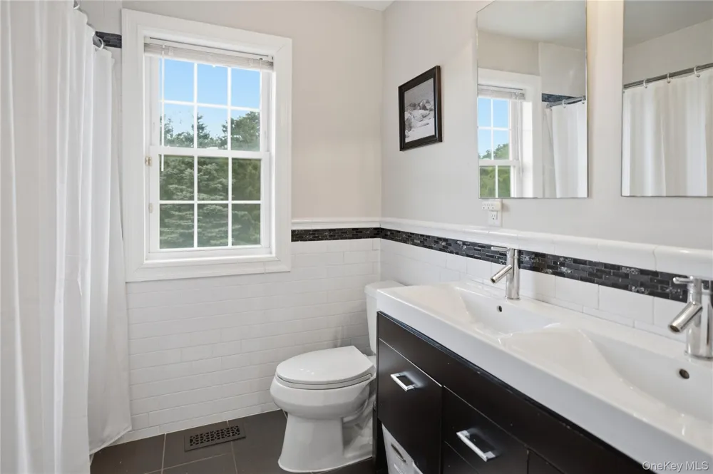 4 Wood Hollow Drive Westhampton, NY 11977