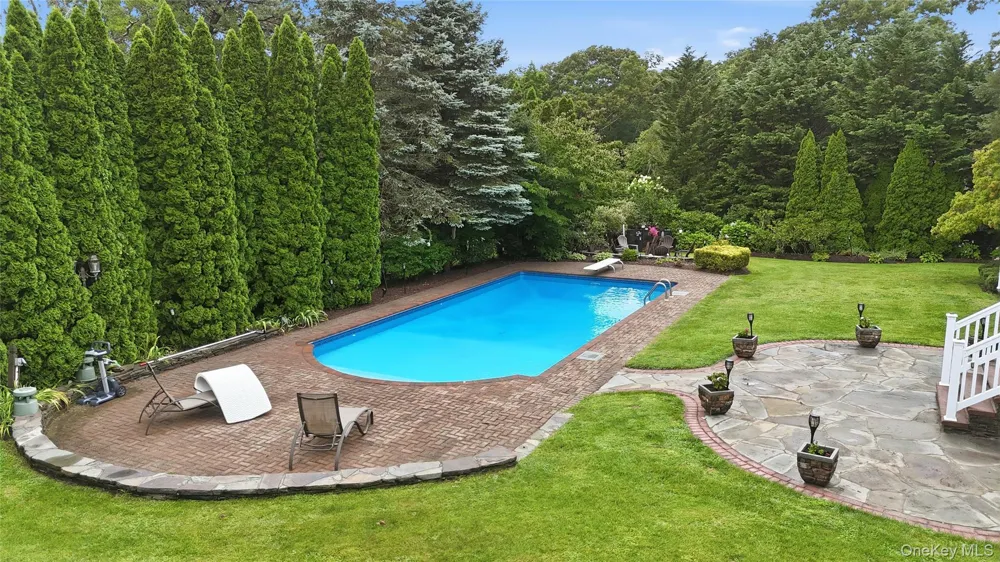 4 Wood Hollow Drive Westhampton, NY 11977