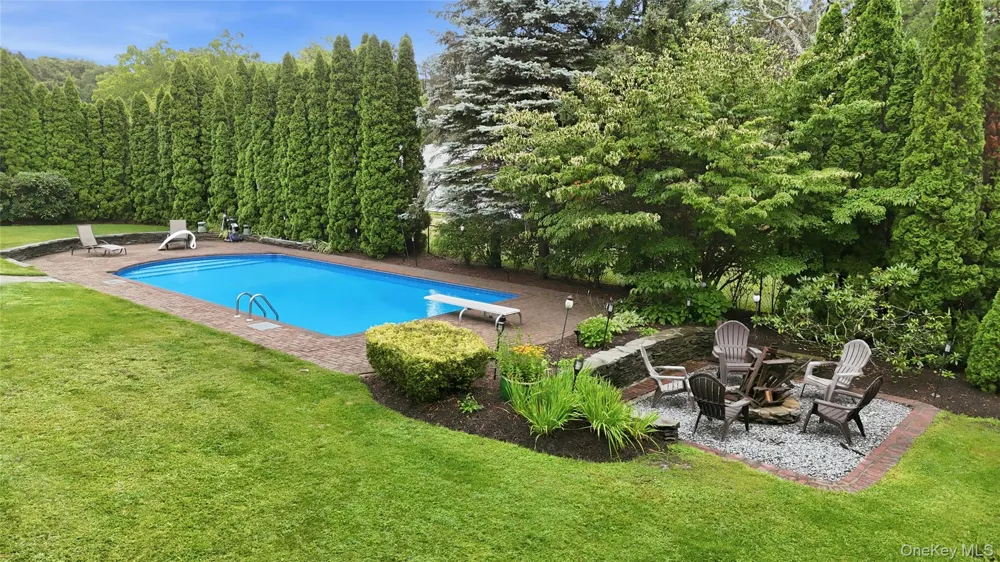 4 Wood Hollow Drive Westhampton, NY 11977