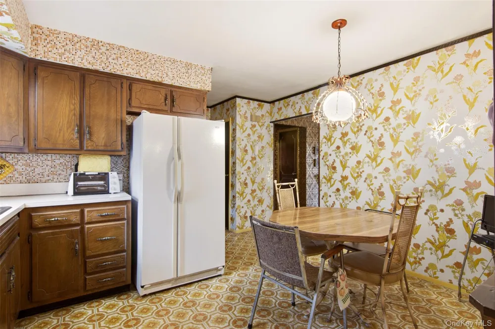 4 Smithtown Crescent Smithtown, NY 11787