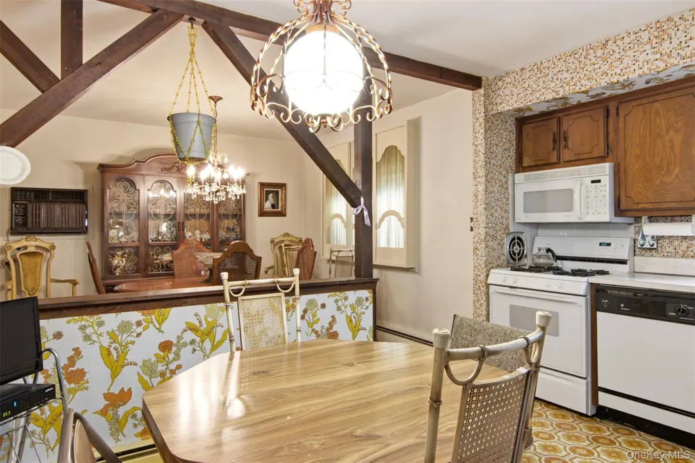 4 Smithtown Crescent Smithtown, NY 11787