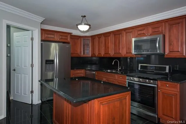 17 Horizon View Drive #17 Farmingville, NY 11738