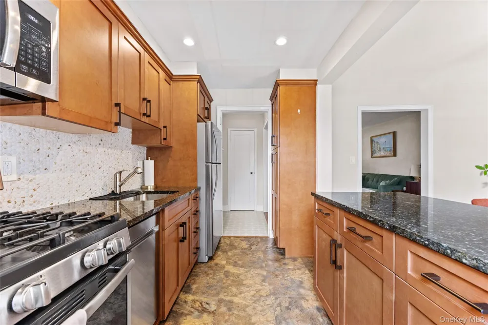 20 Manchester Road #2L Eastchester, NY 10709
