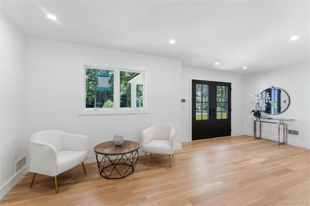 31 Saw Mill Road Cold Spring Harbor, NY 11724