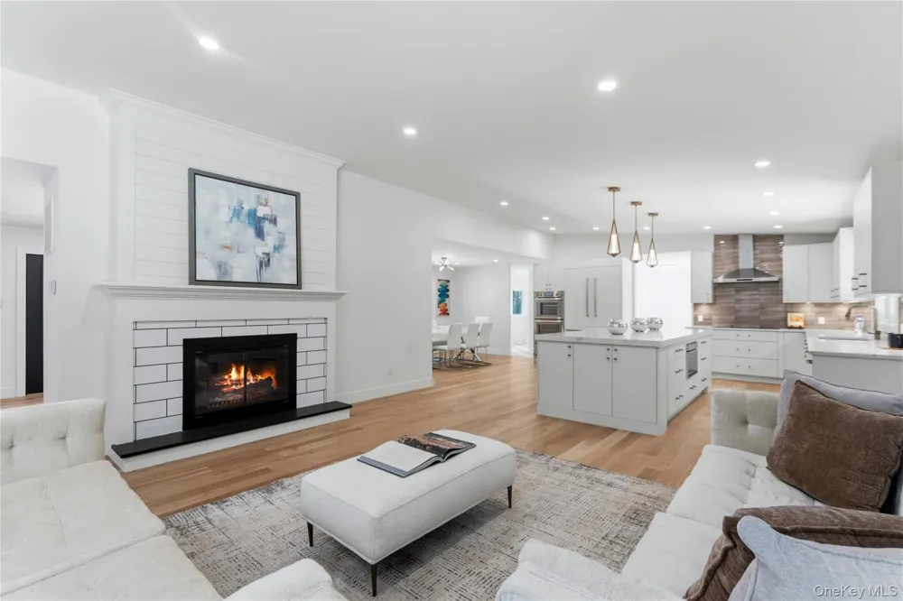 31 Saw Mill Road Cold Spring Harbor, NY 11724